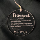 Round decorative tag with definition of 'Principal' on a black background